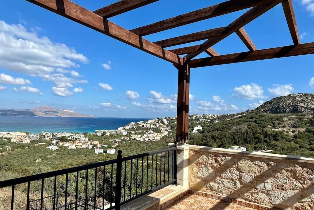 Anais Charming Stone House Villa *