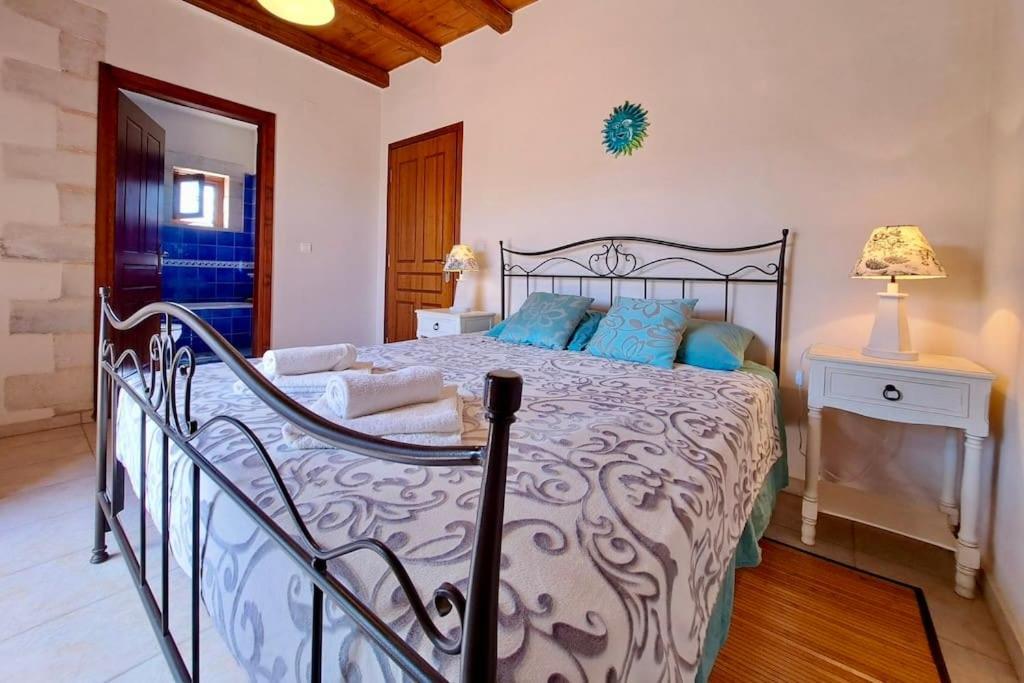 Anais Charming Stone House Villa