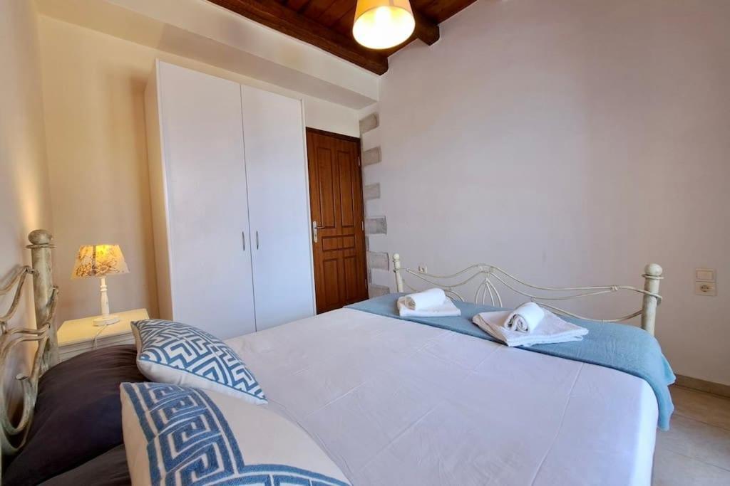 Anais Charming Stone House Villa *