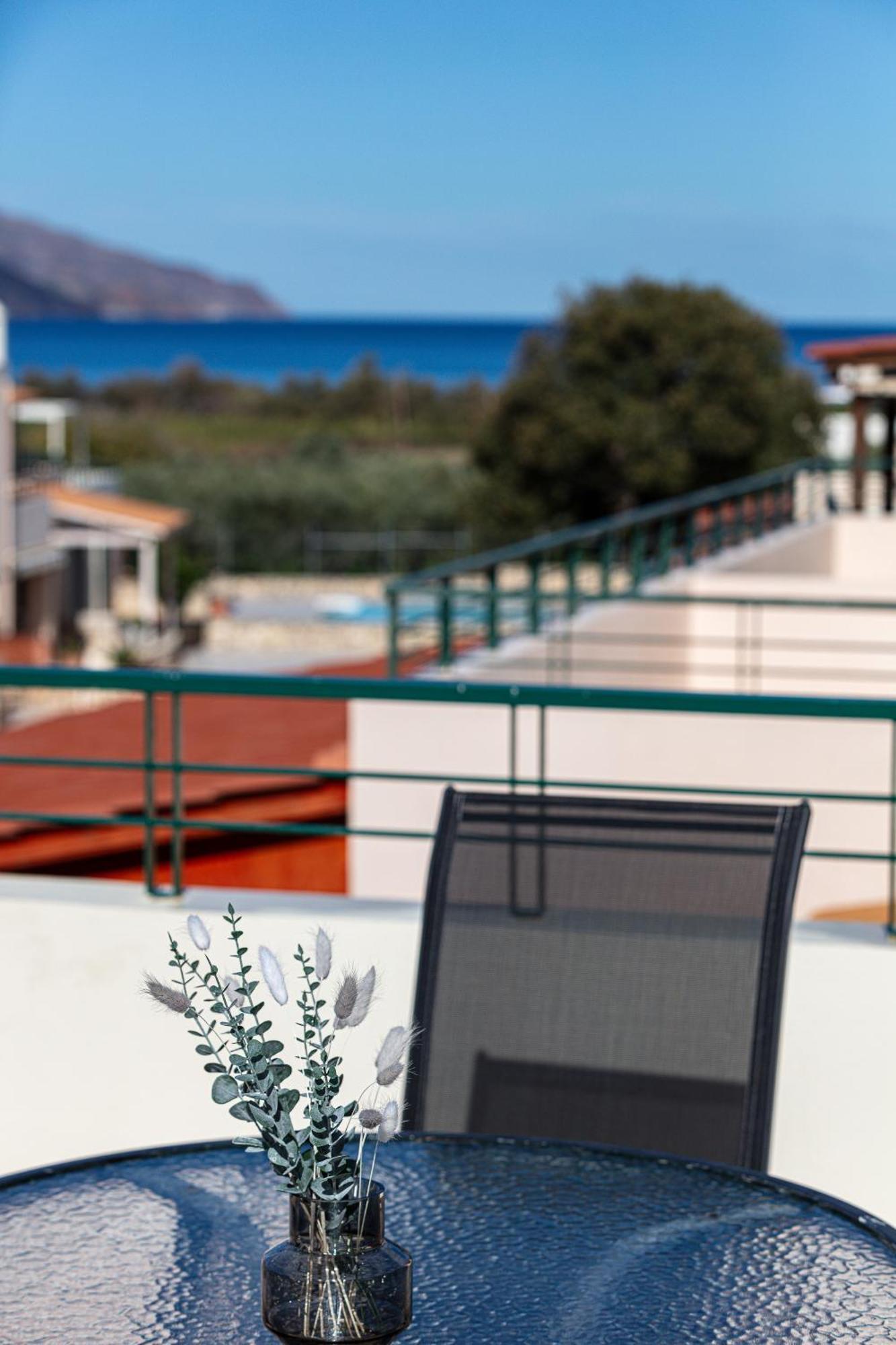 Lea, Stylish, With Common Pool Villa