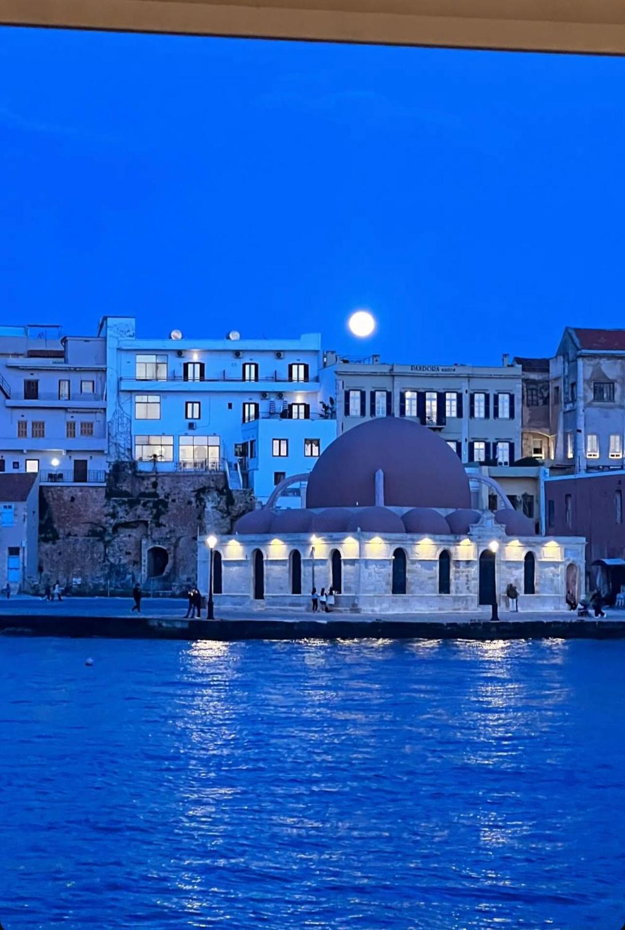Amphitrite Chania (Crete)