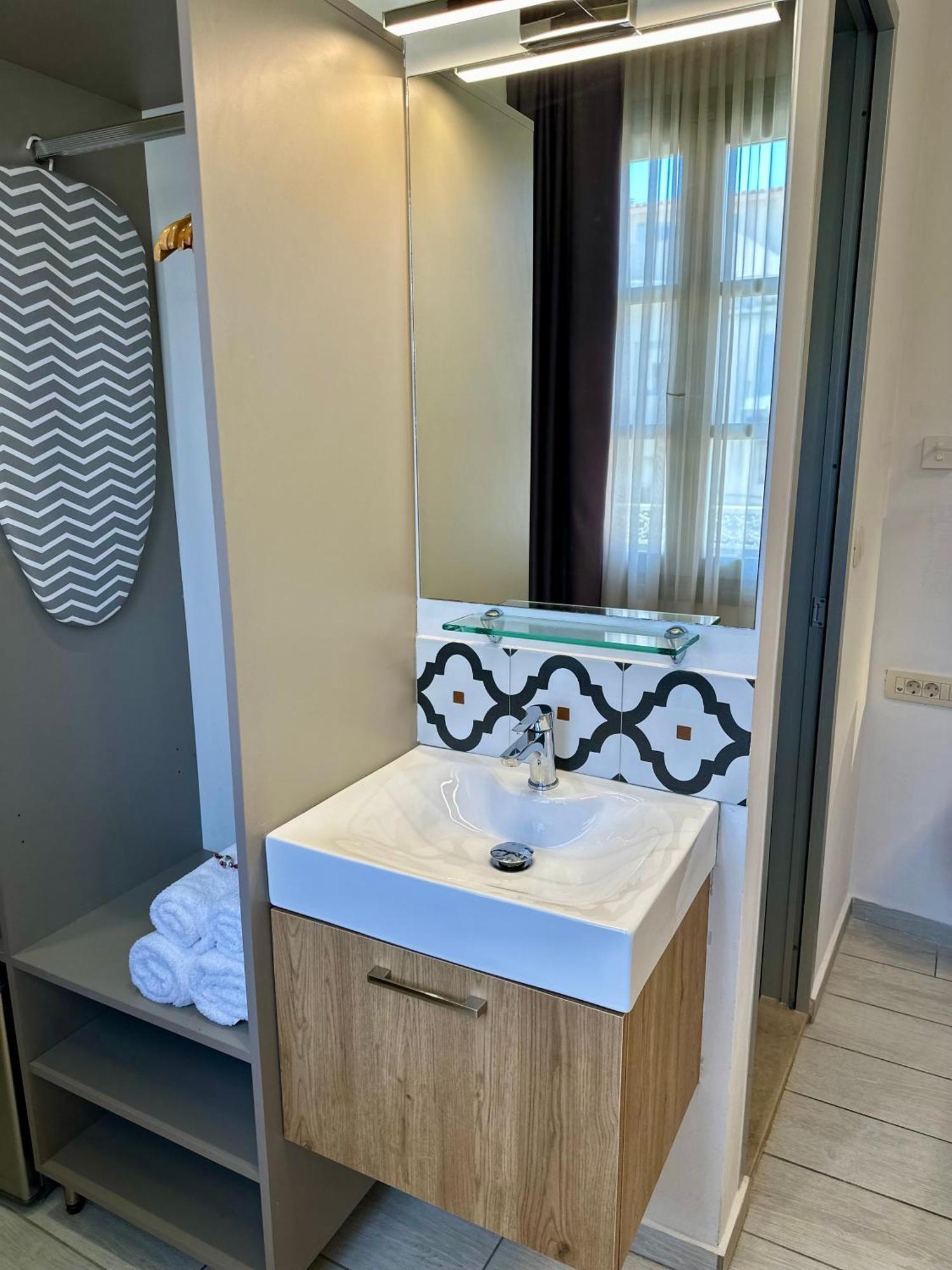 Cretan Berry Portou 3*