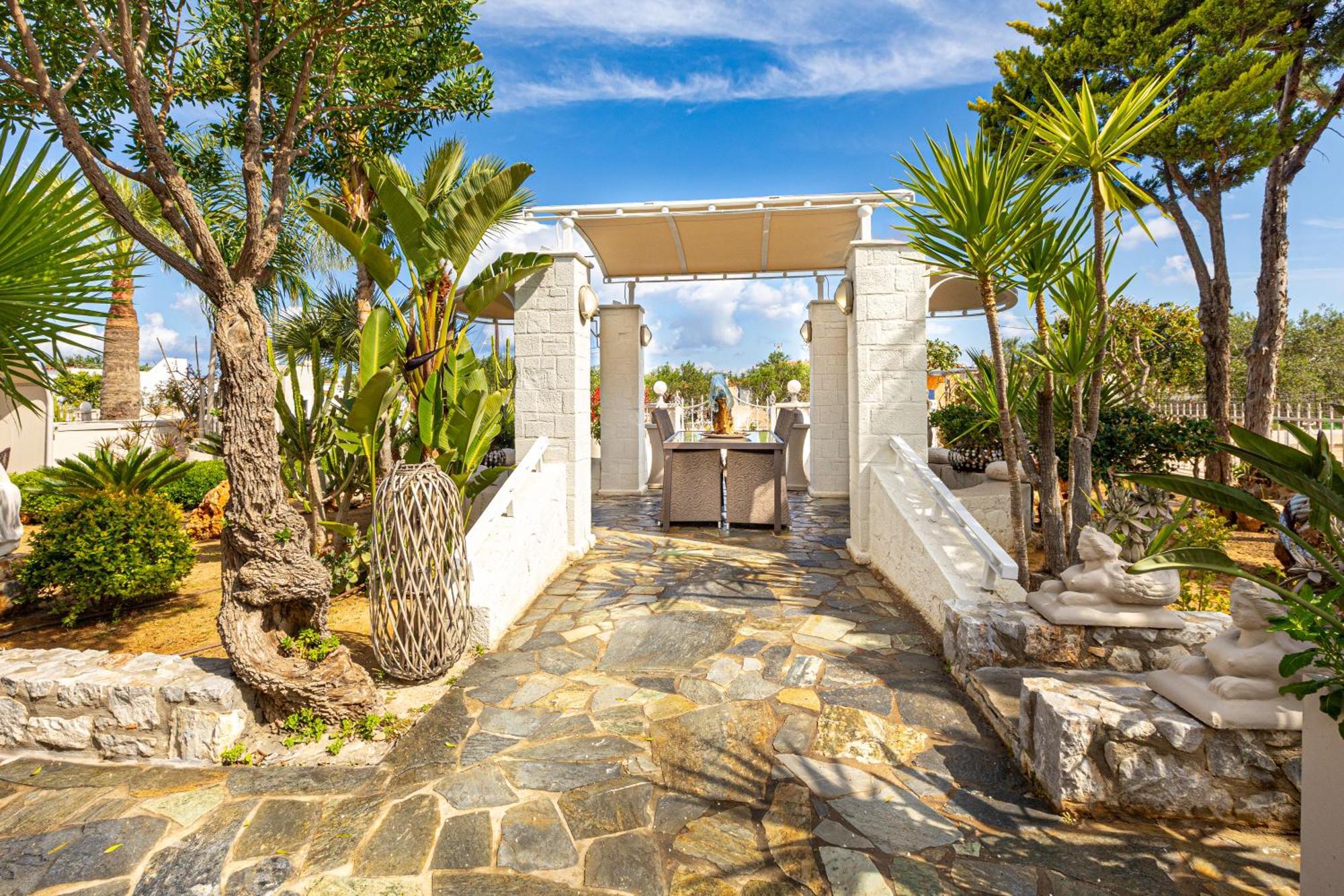 Renas Secret Garden House