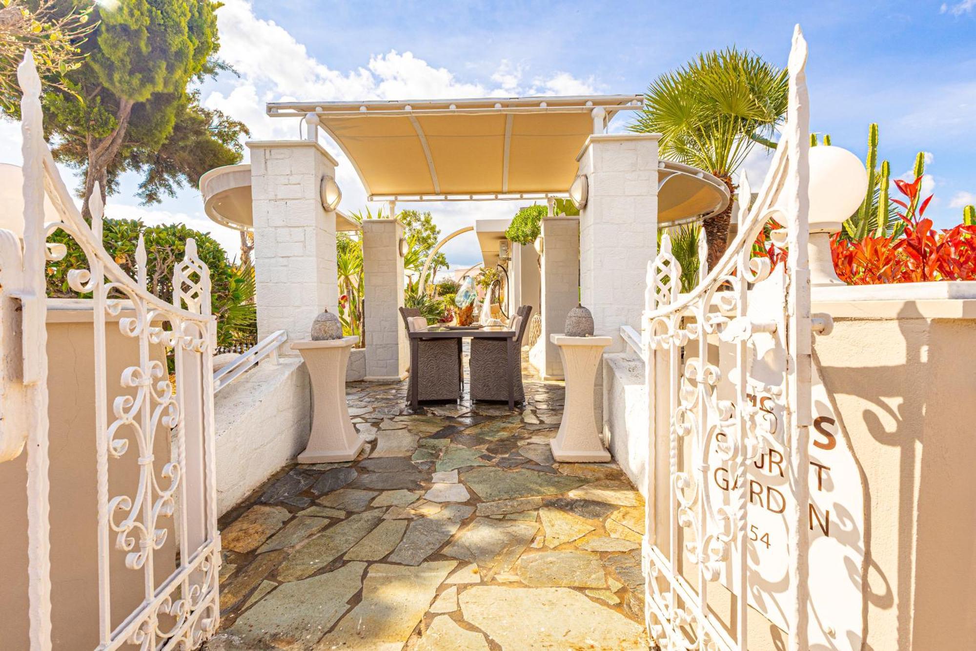 Renas Secret Garden House