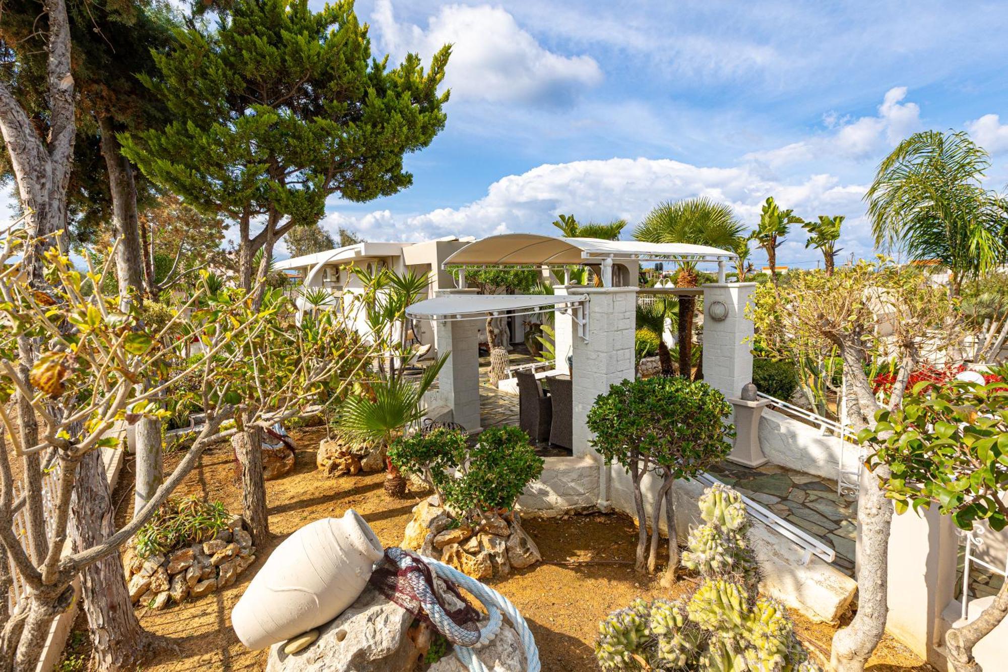 Holiday home Renas Secret Garden House