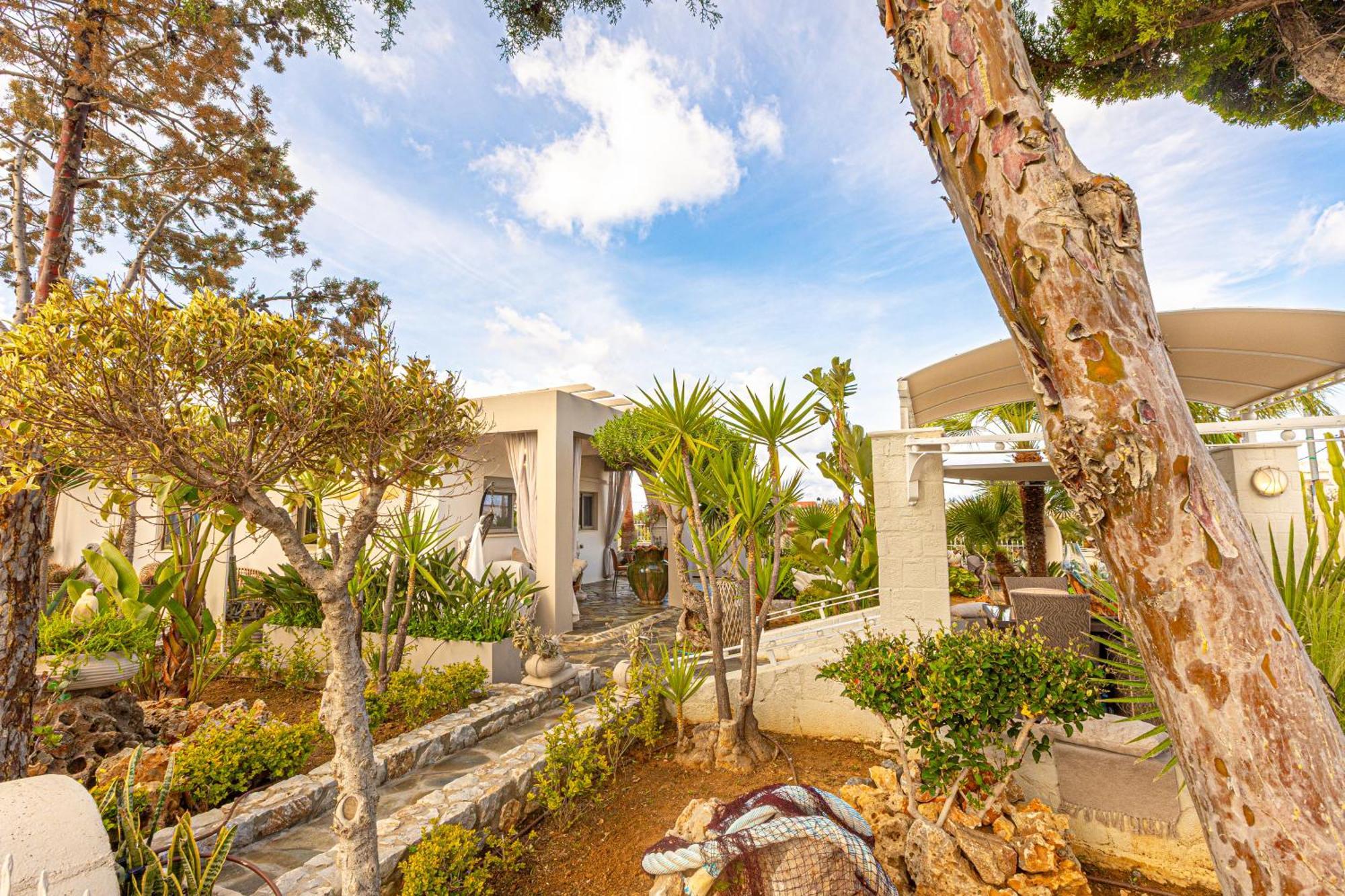 Renas Secret Garden House Holiday home