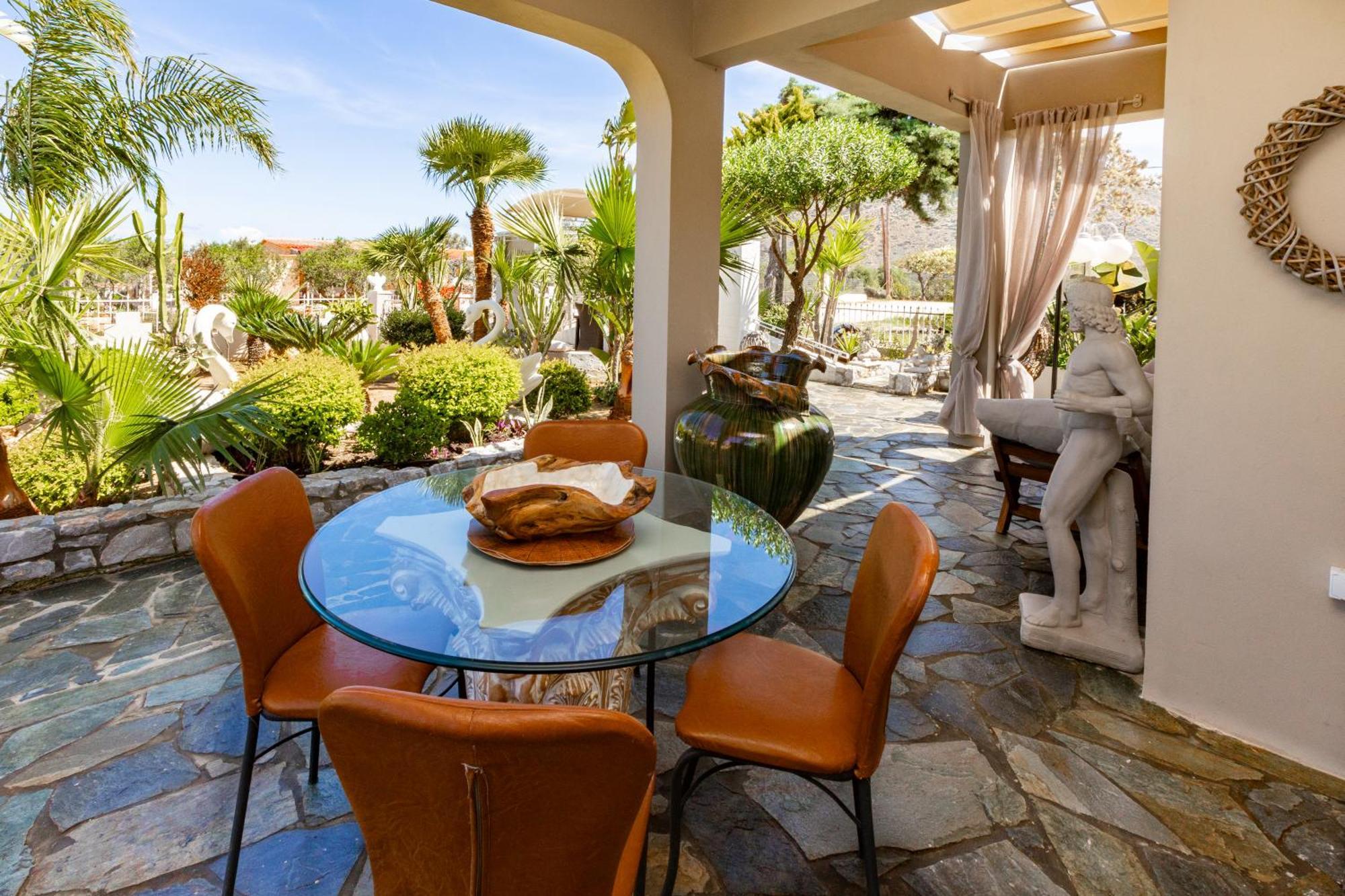 Holiday home Renas Secret Garden House *