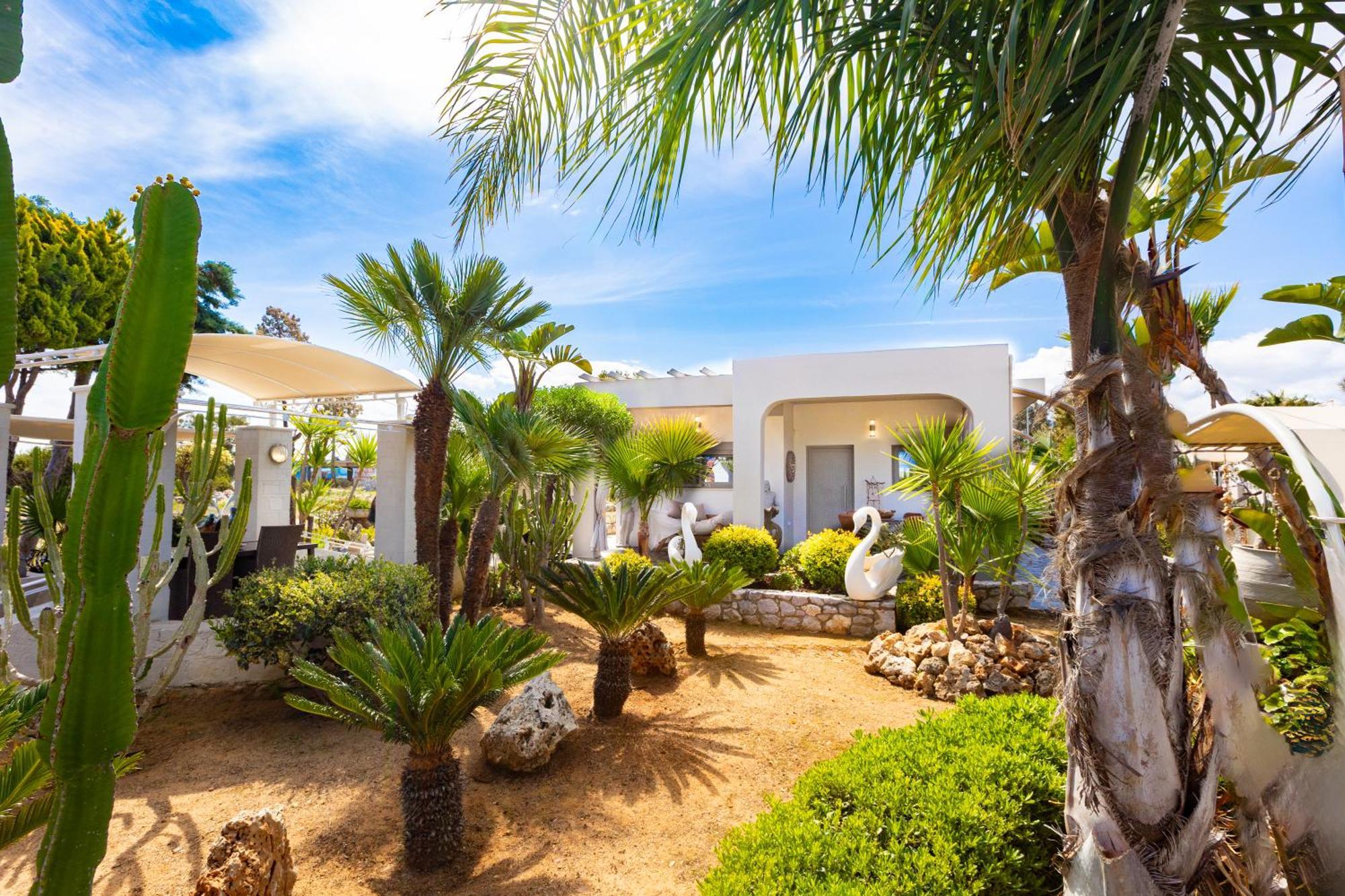Holiday home Renas Secret Garden House