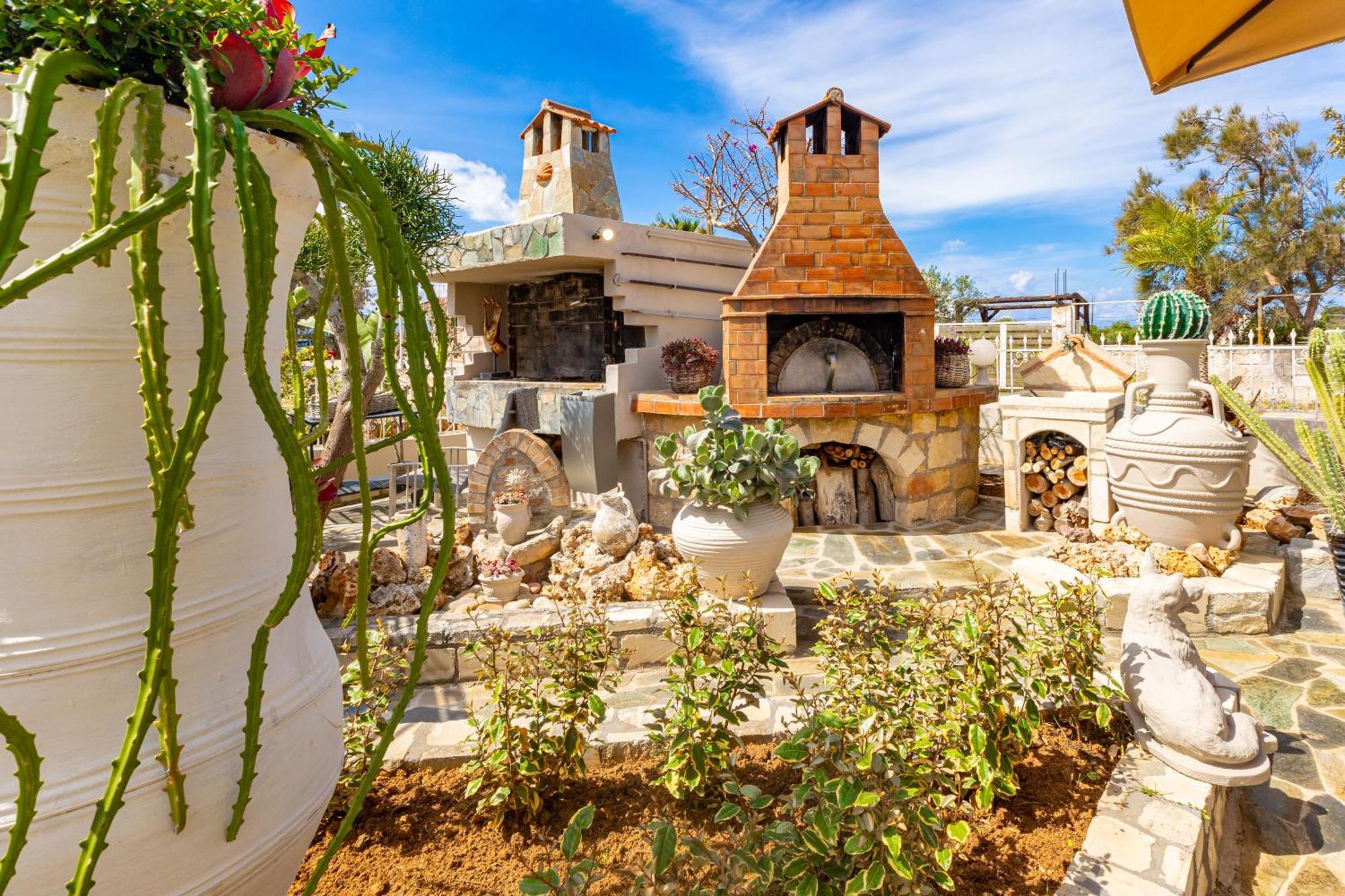 Holiday home Renas Secret Garden House
