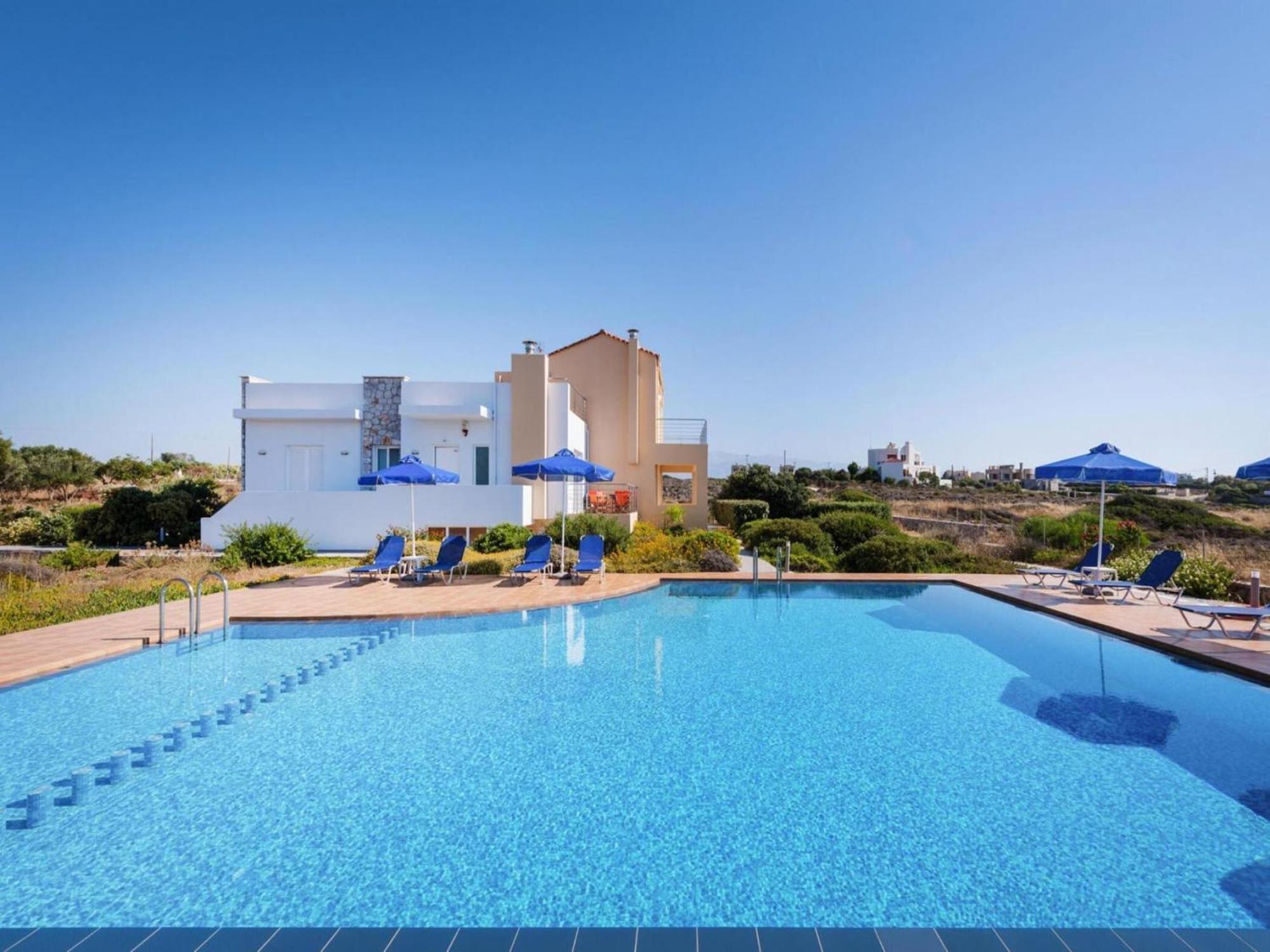Appartement In Chania With Outdoor Pool *