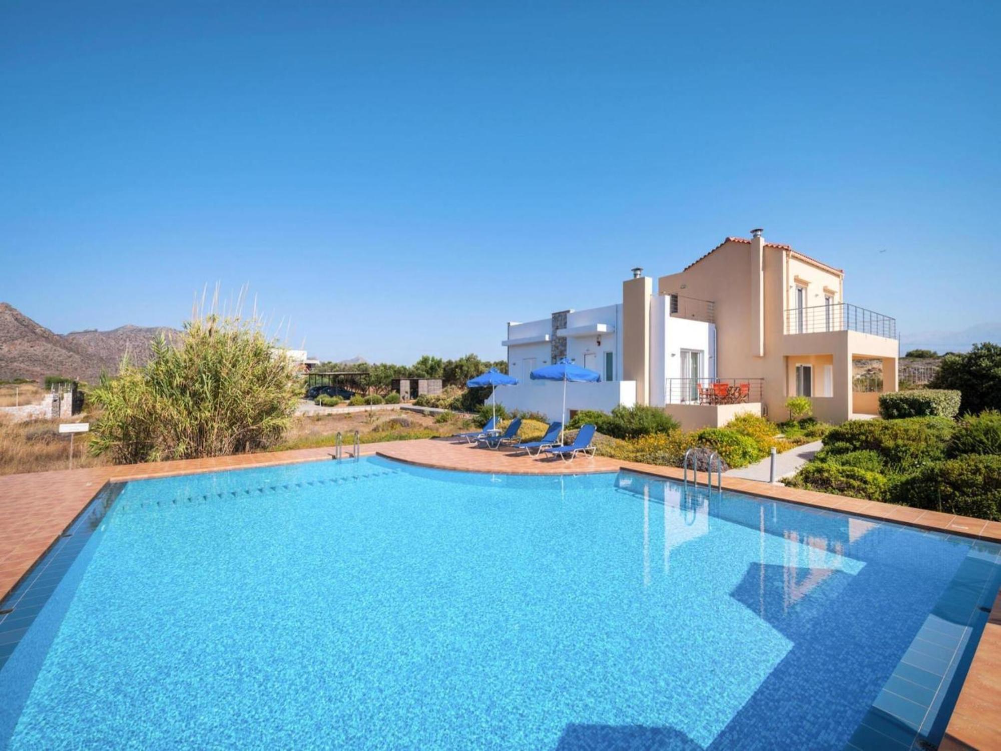 Appartement In Chania With Outdoor Pool *