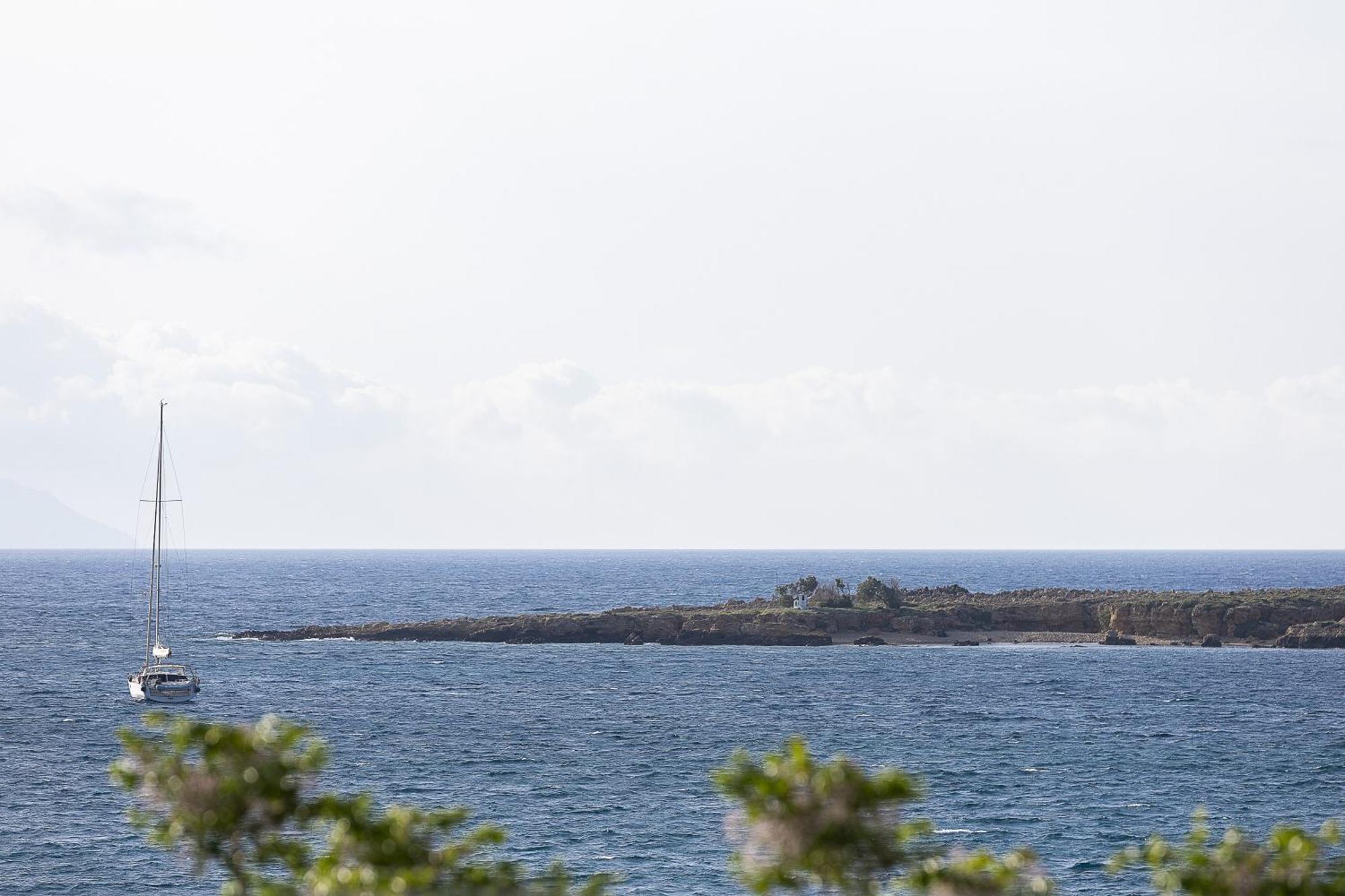 Neachora Beachfront Aparthotel