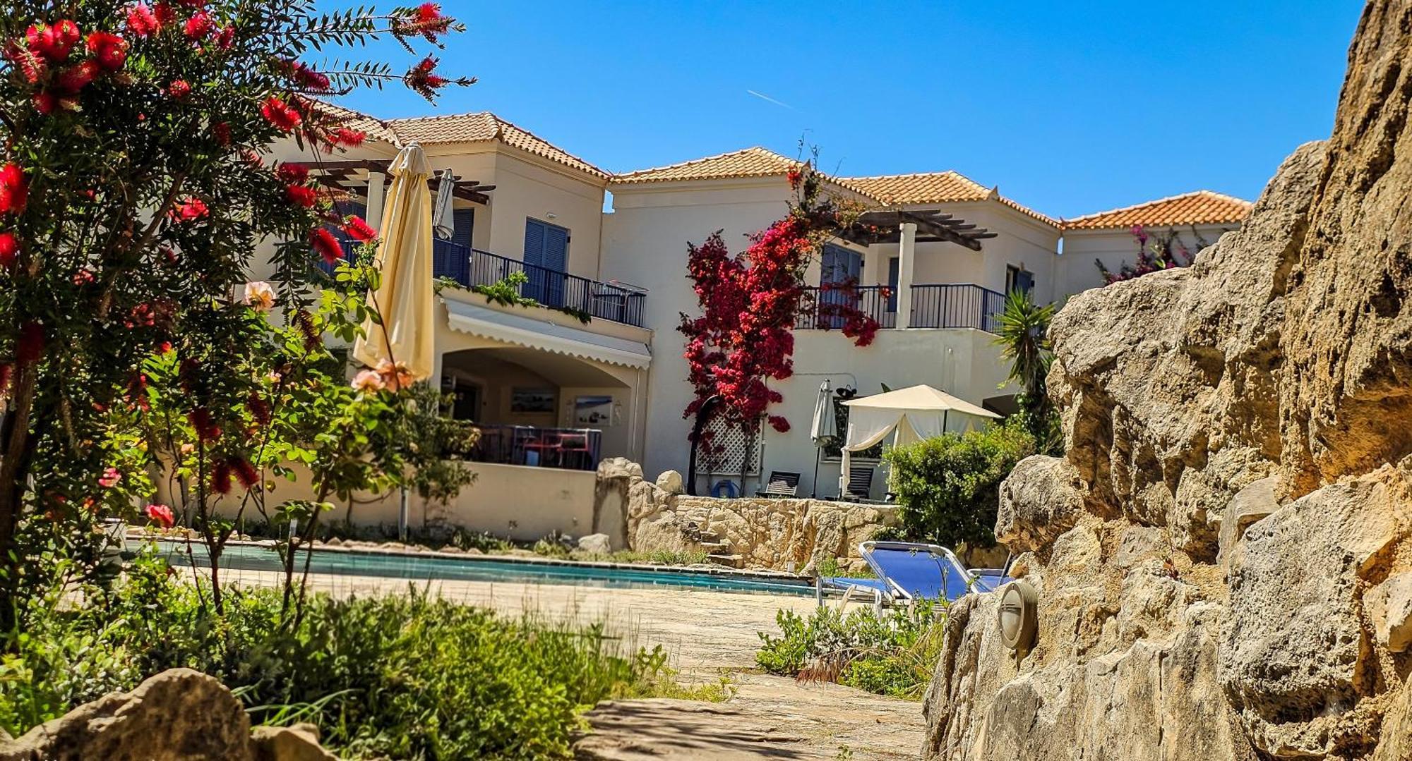 Cassiopeia 3-bedroom House On The With Pool Ferienhaus