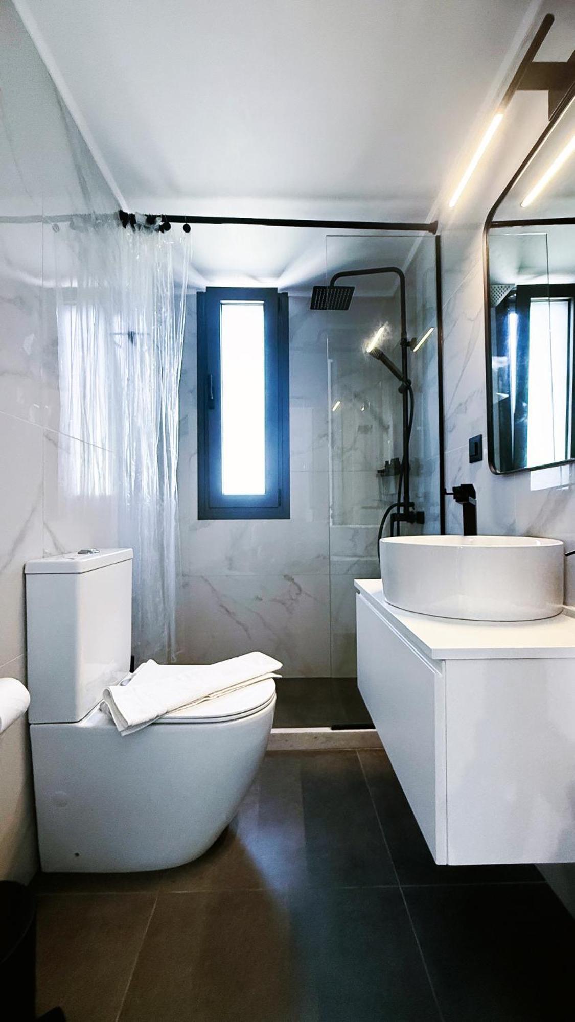 Ek Ornelakis, Luxury With Jacuzzi Apartment *