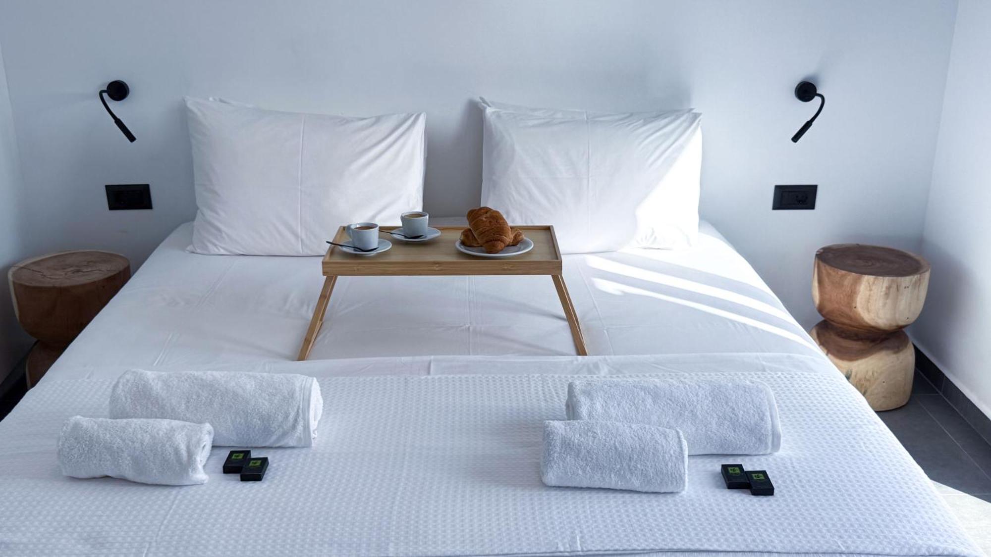 Ek Ornelakis, Luxury With Jacuzzi Apartment *