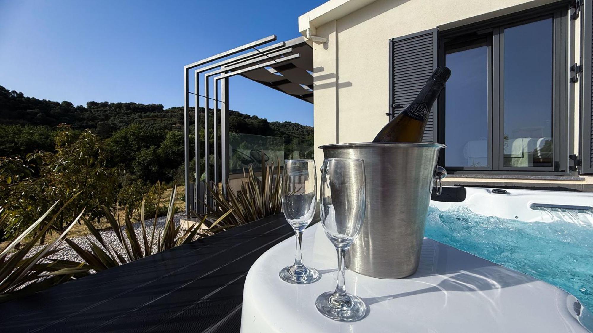 Apartment Ek Ornelakis, Luxury With Jacuzzi *