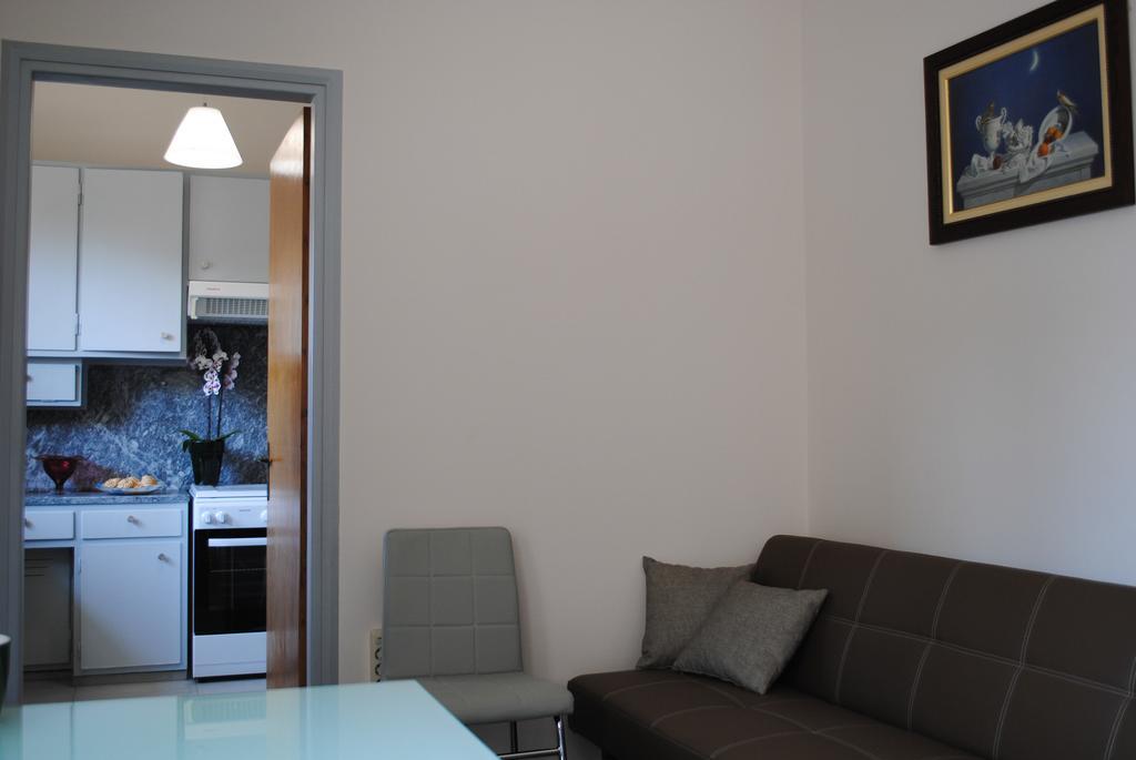 Marita's - Dikastirion Apartment *