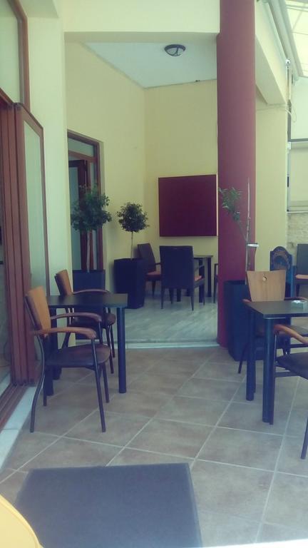 Apartment Constantinos *