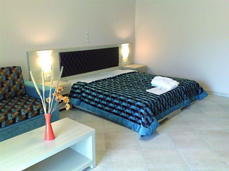 Molos Bay 4*