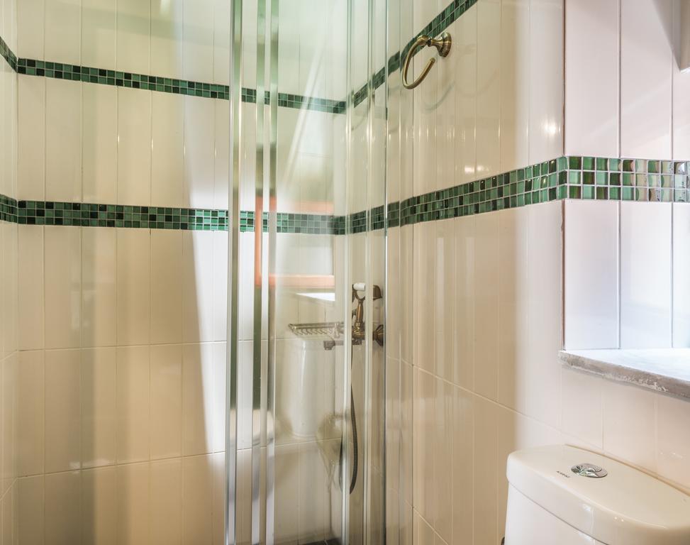 Plaza Apartment *