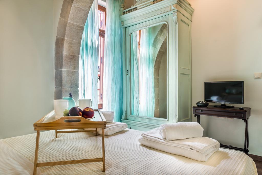 Plaza Apartment *