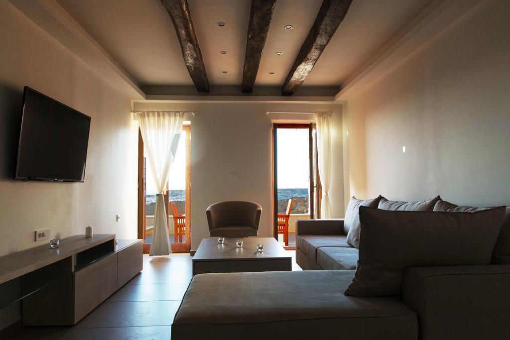 Ocean Waves Villa *
