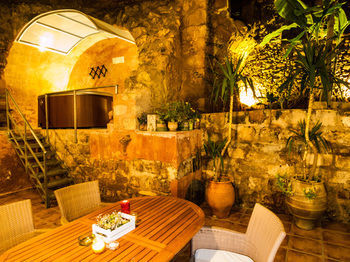 Kasteli Hotel 2*