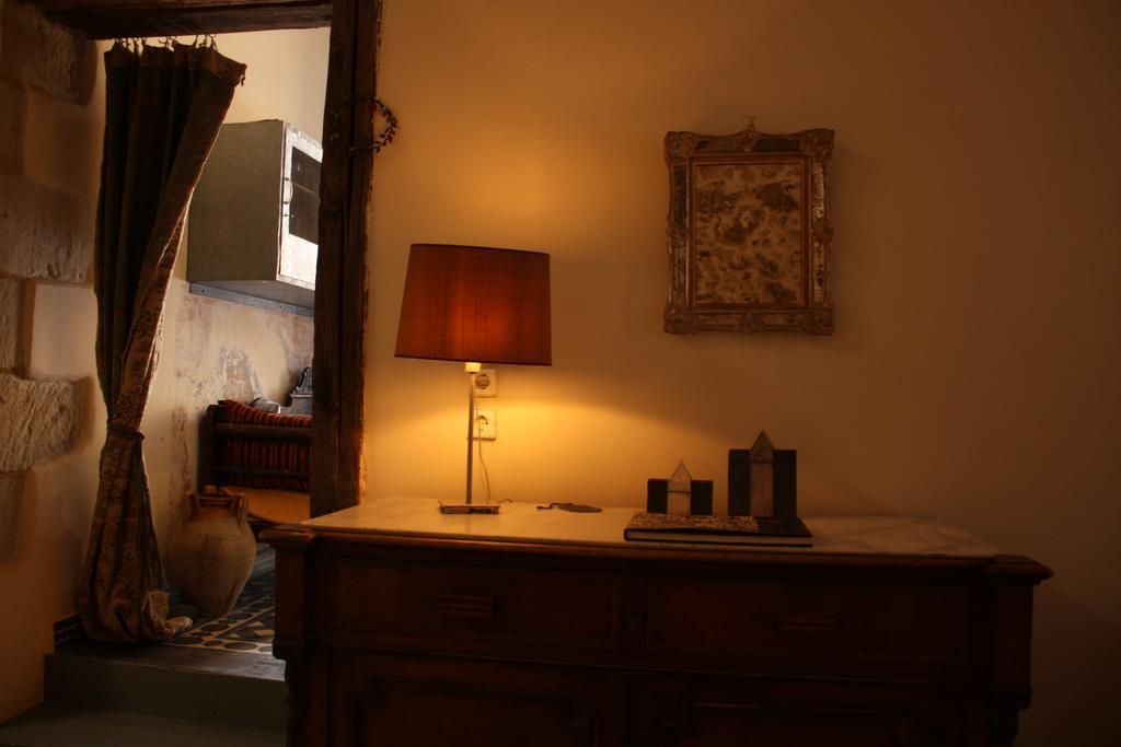 Kyra Vintage Old Town Chrissi Akti Chania
