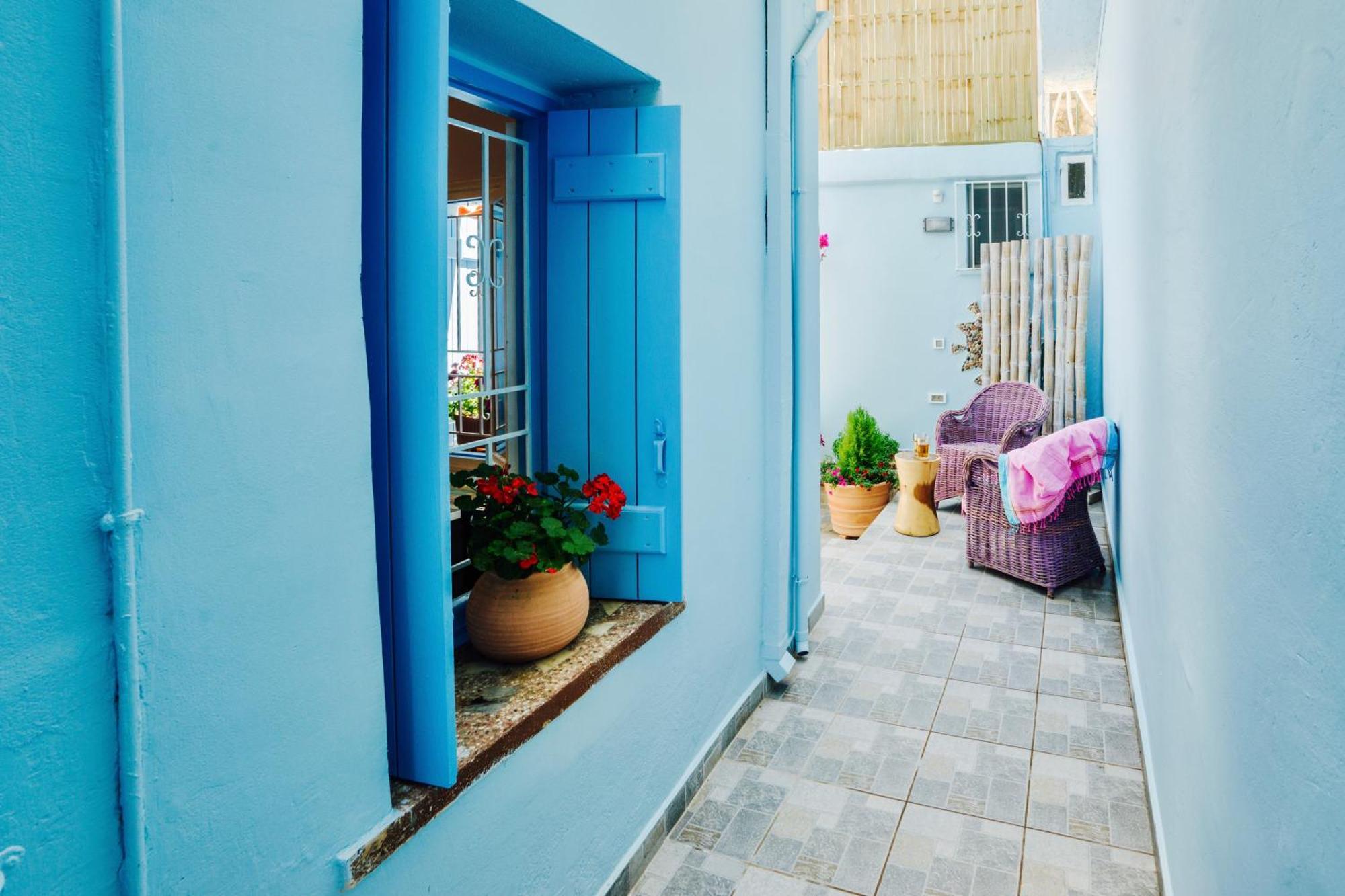 Cosmopolitan House *
