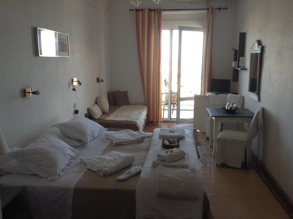 Hotel Akrotiri 2*