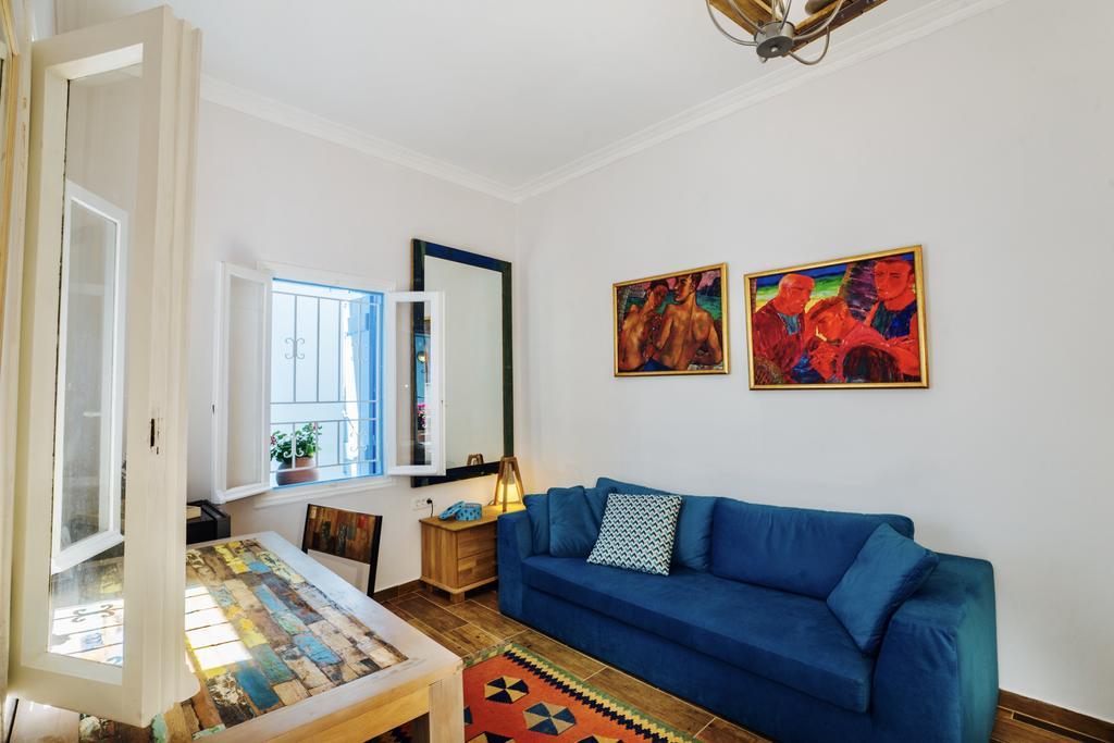 Cosmopolitan House *