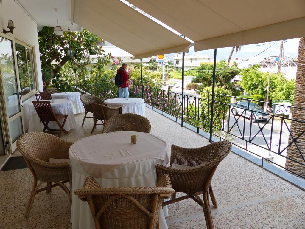 Akrotiri Hotel
