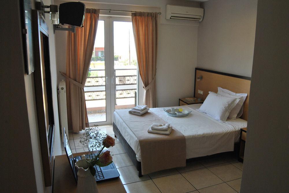 Theofilos Hotel *