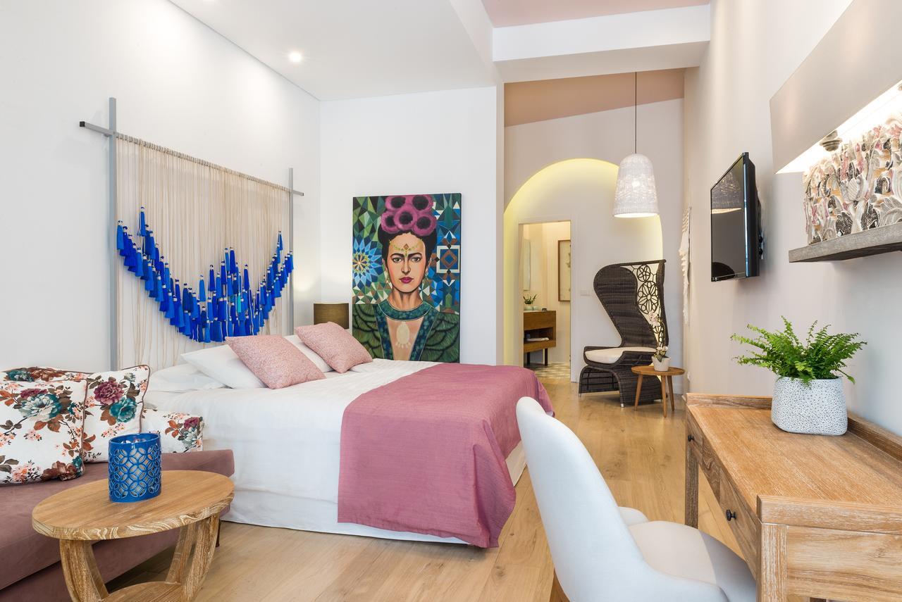 Hotel Nyx Chic Manor 3*