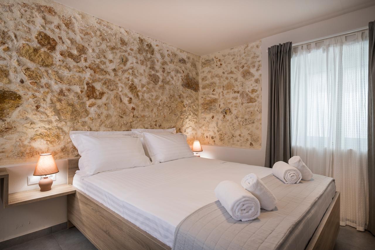 Camara Chrissi Akti Chania