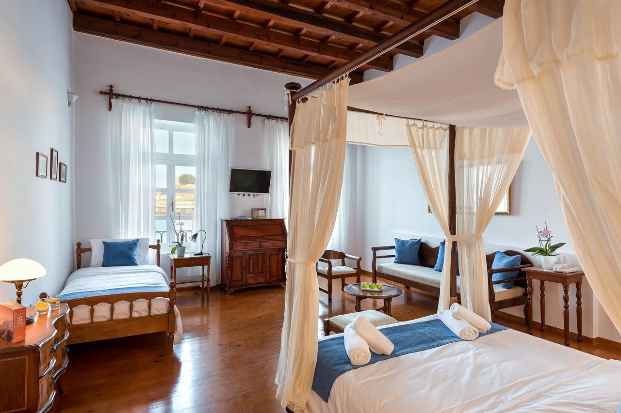 Amphora Hotel 3*