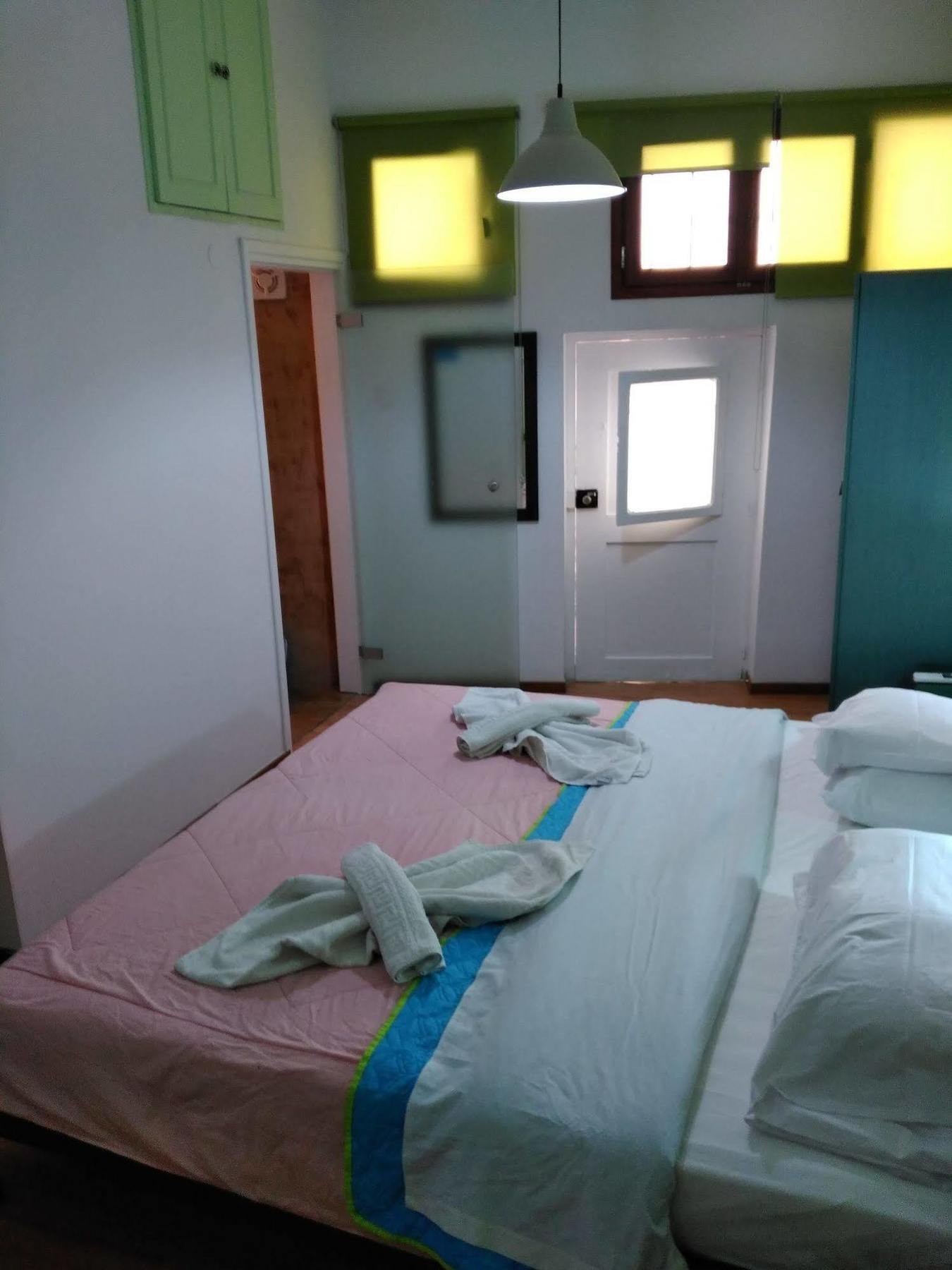 Smaragdi * Chrissi Akti Chania