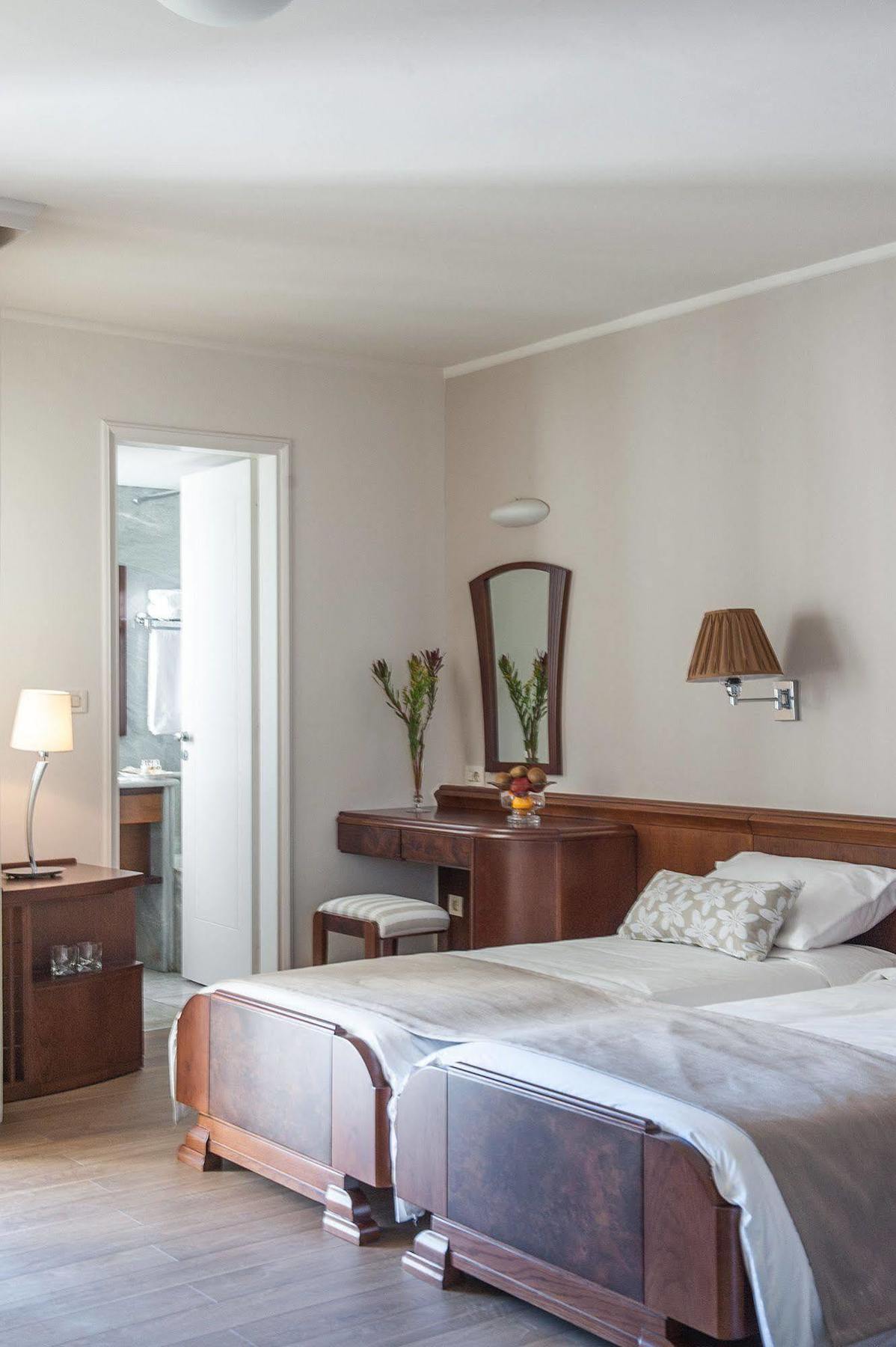 Hotel Avra Boutique 4*