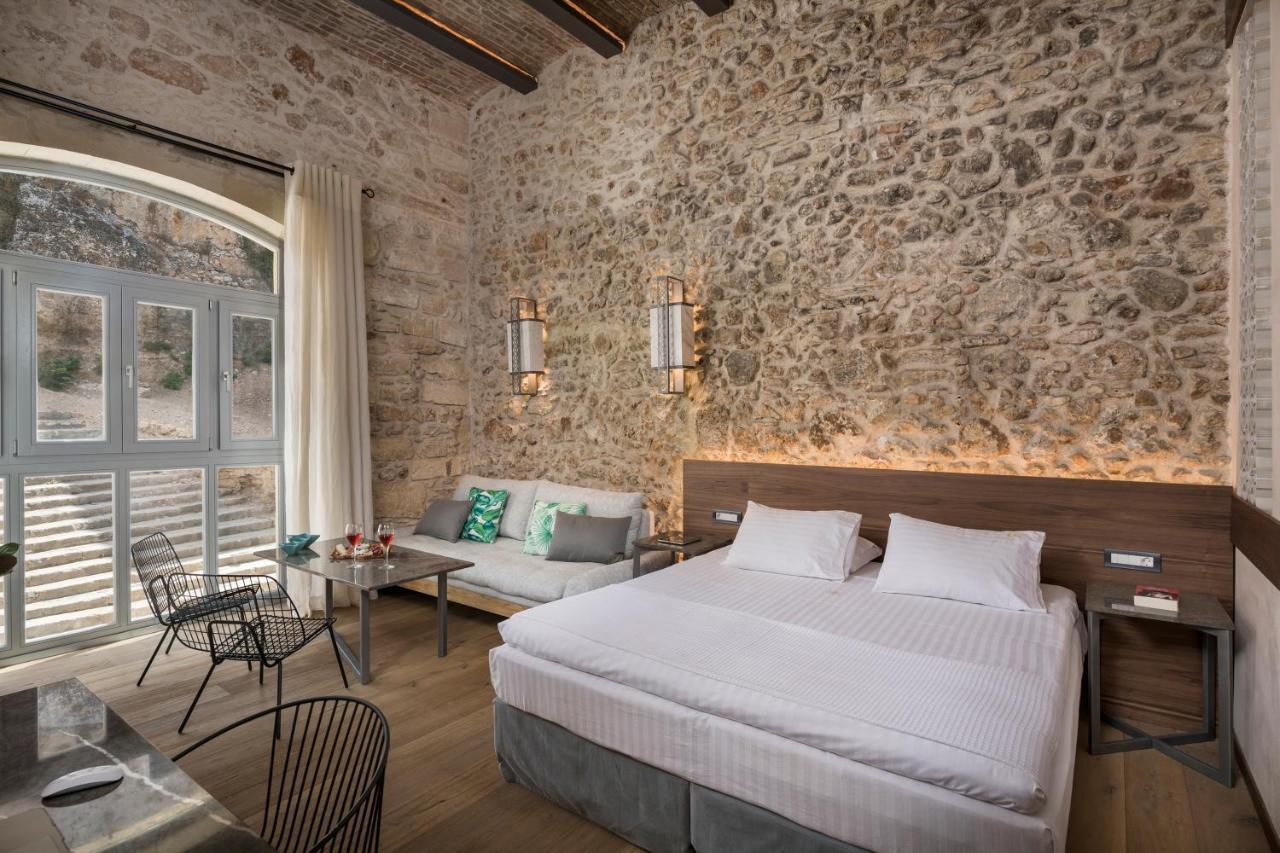 Ambassadors Boutique Hotel