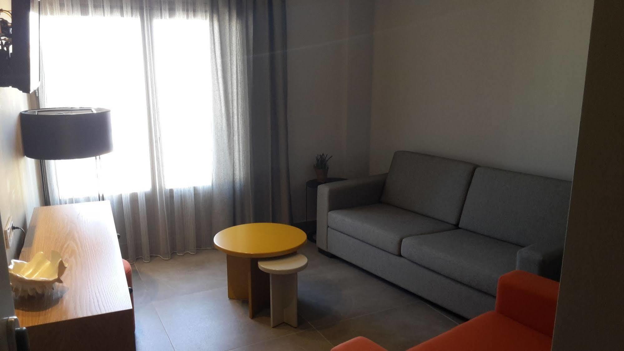 Elia Bettolo Hotel Chrissi Akti Chania