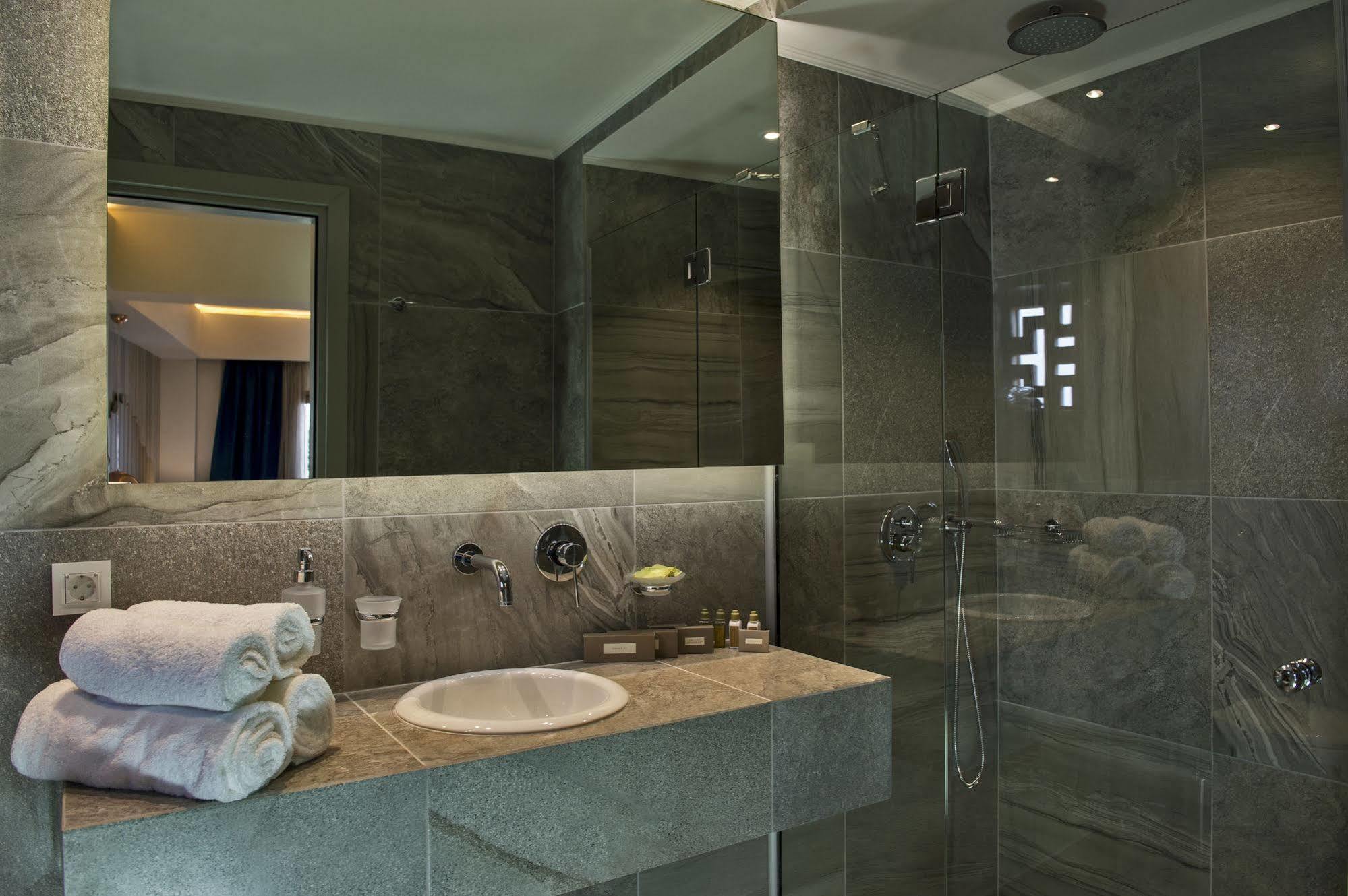 Elia Bettolo 3*