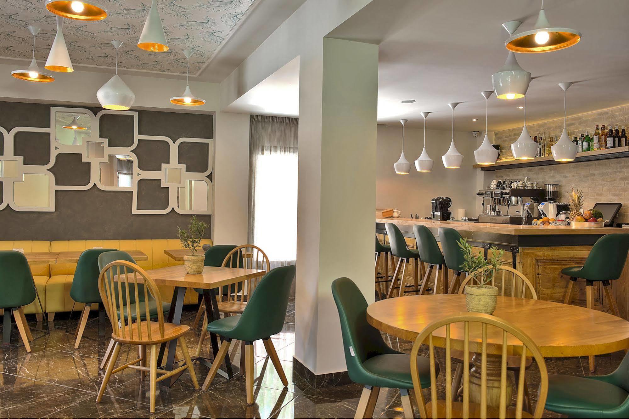 Elia Bettolo Hotel Chrissi Akti Chania
