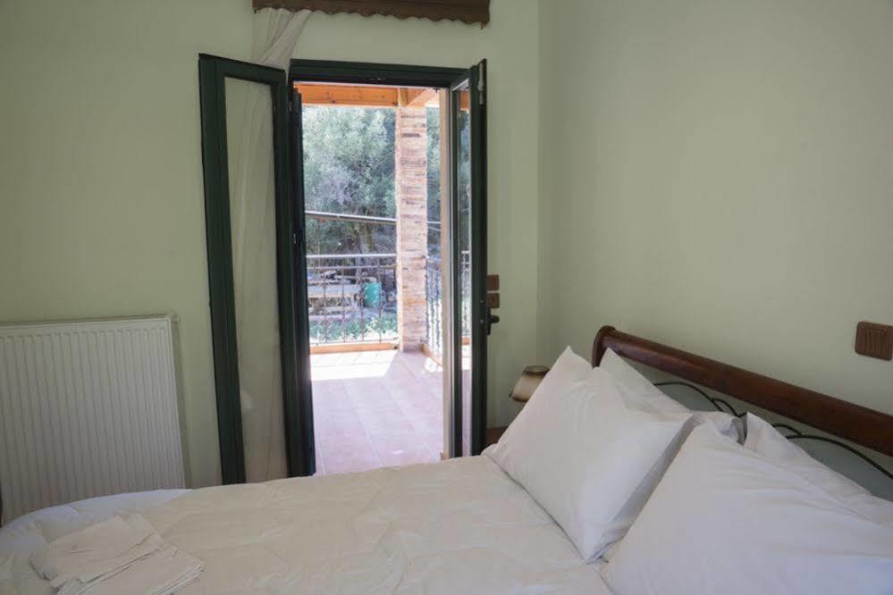 Elia Therissos Maisonettes Chania (Crete)