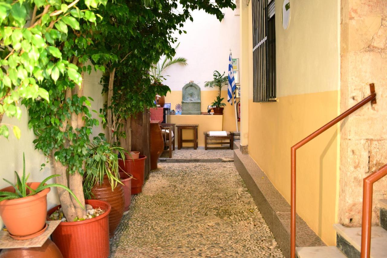 Stoa Rooms