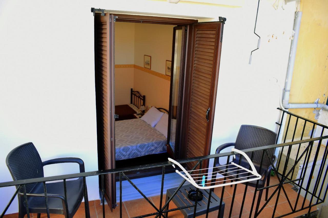 Stoa Rooms