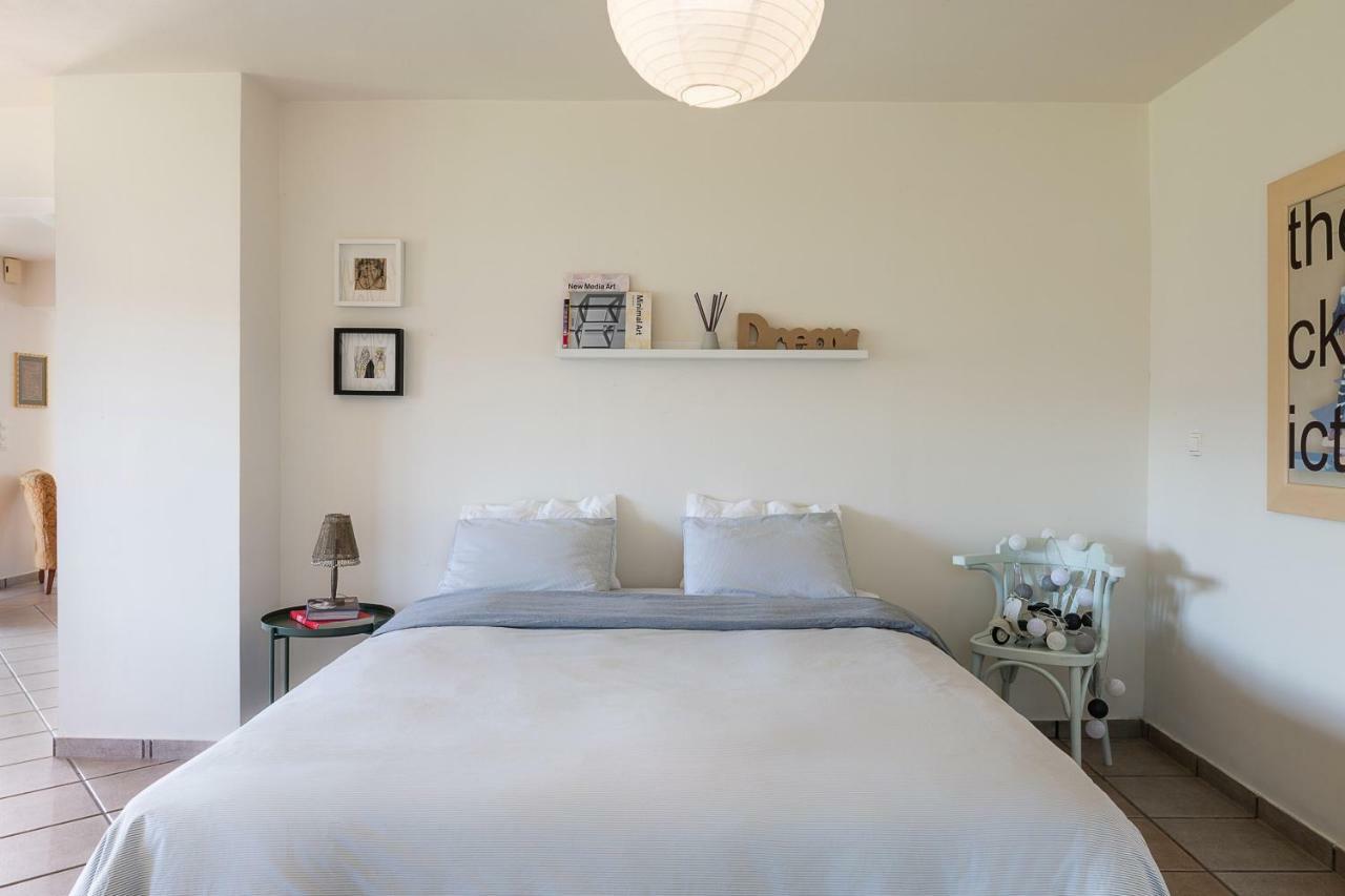 Eos Art Studio Apartment *