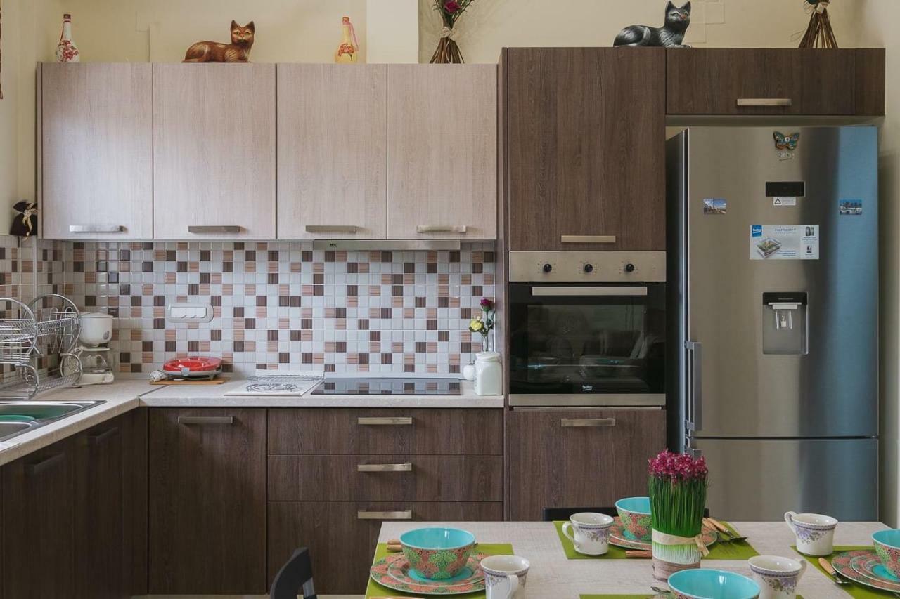 Spacious With Parking Apartment