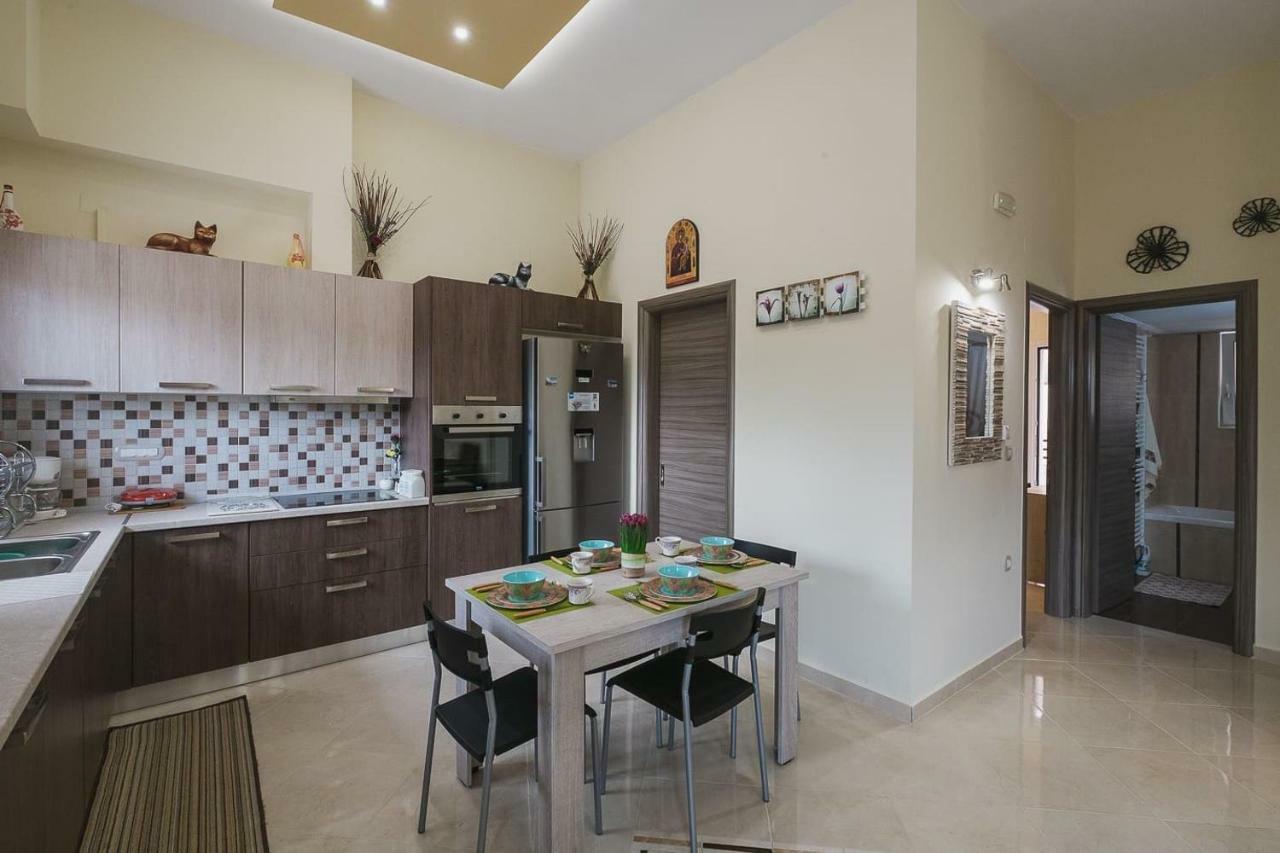 Spacious With Parking Apartment Chania (Crete)
