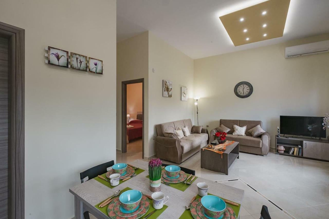 Spacious With Parking * Chania (Crete)