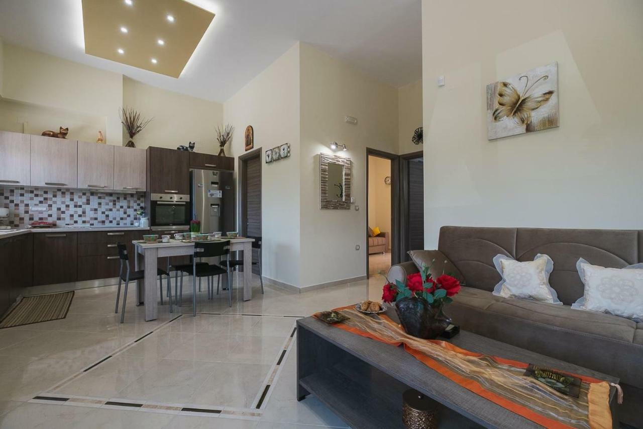 Spacious With Parking Apartment Chania (Crete)